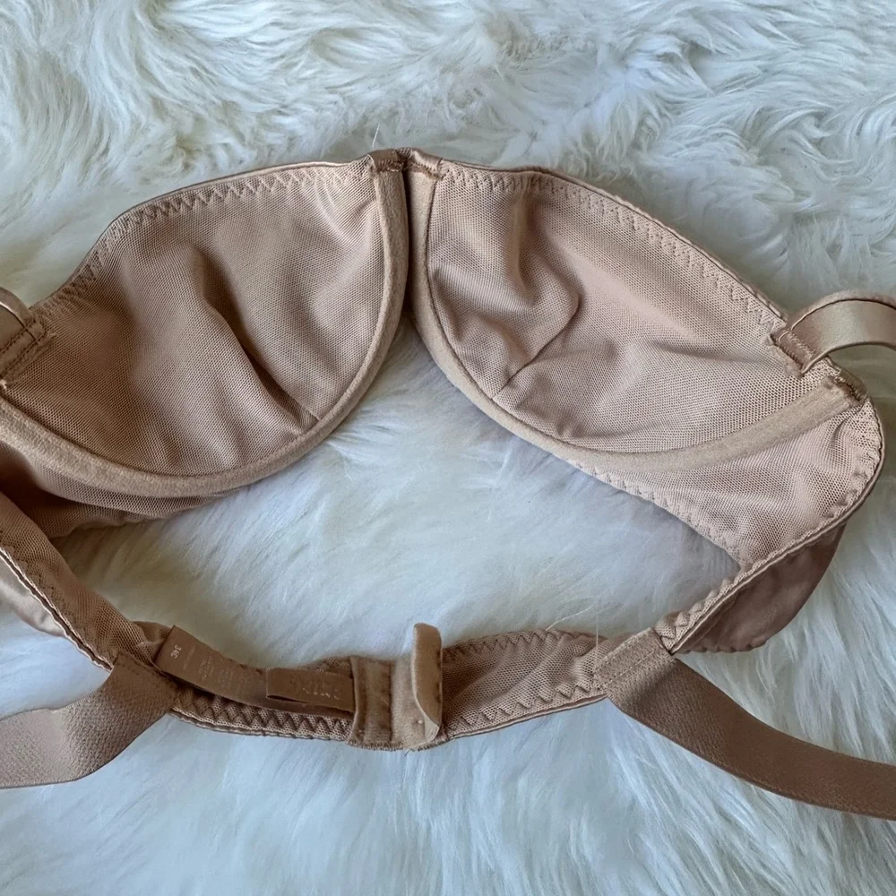 SKIMS Satin Bra 34c - Picture 3 of 4